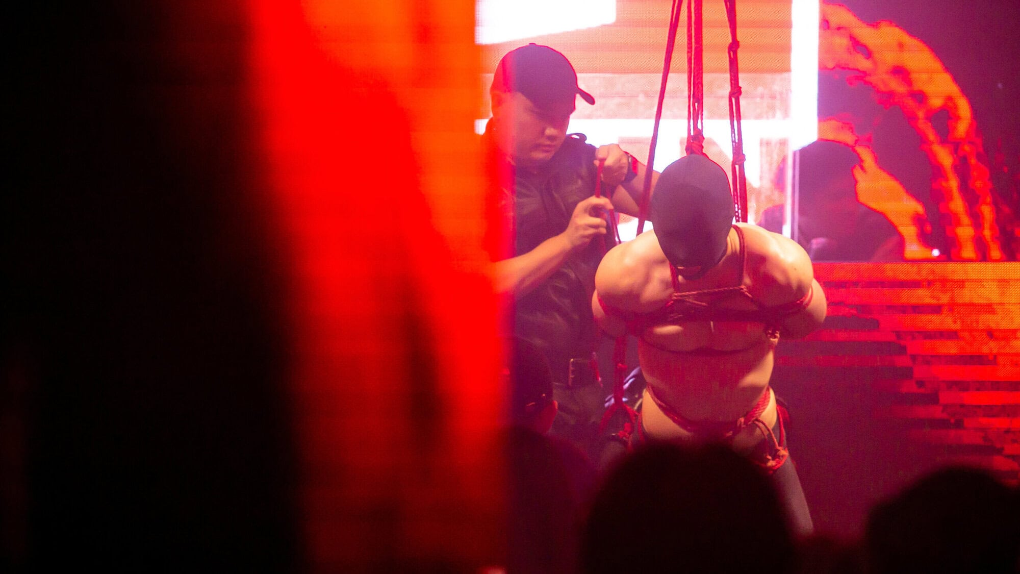 35 жастағы әйел жас жігітпен порно Дики племина селкини рады видео